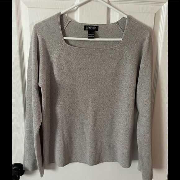 New York & Co sweater - Picture 1 of 4